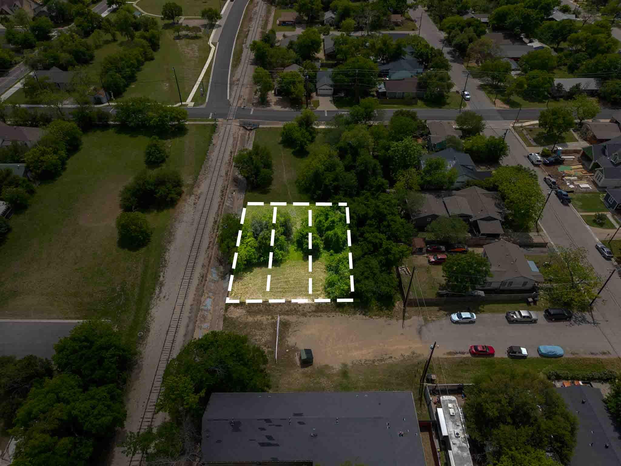 901 E. 14th LOT 3 ST