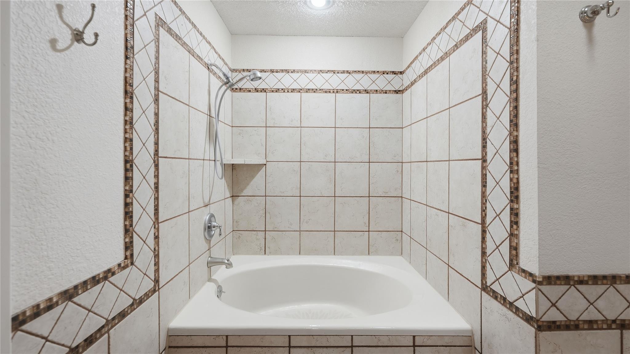 1211 Leissner School RD