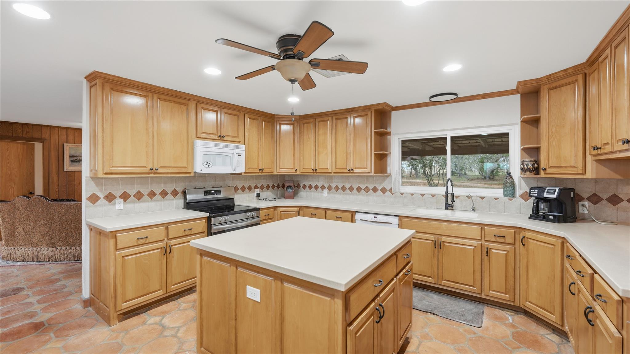 1211 Leissner School RD