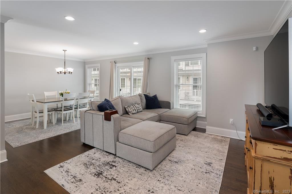 115 Colonial Road 53