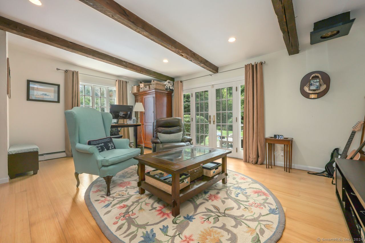 41 Comstock Hill Avenue