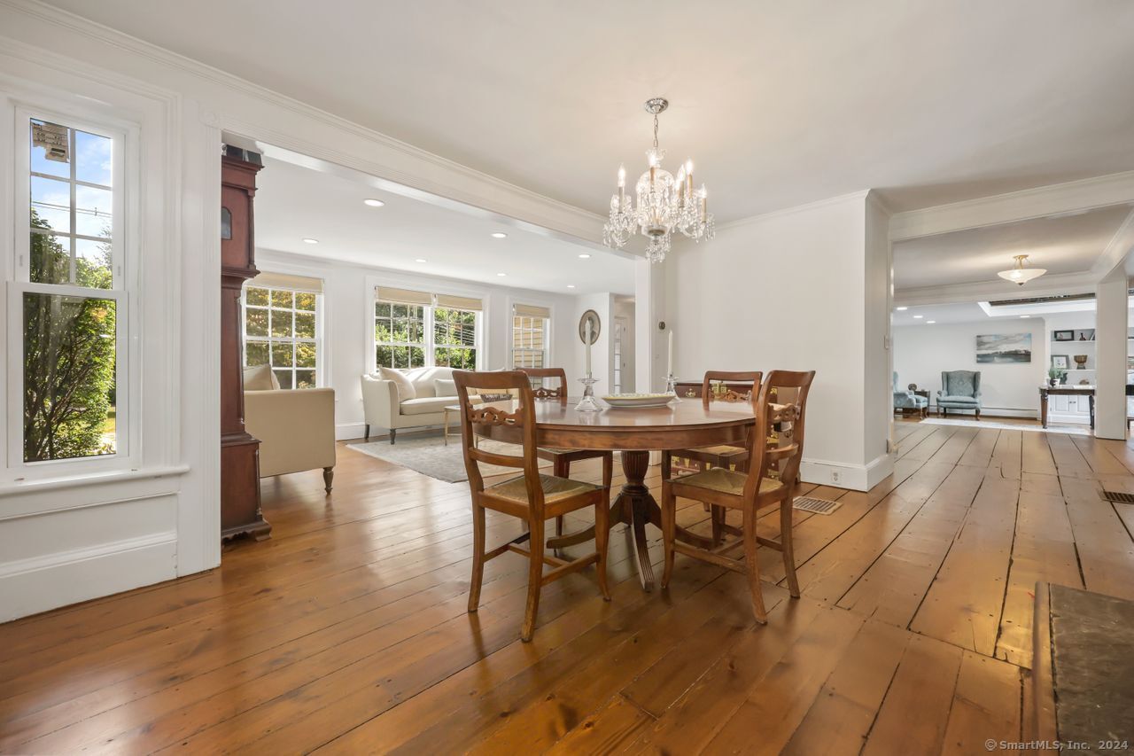 41 Comstock Hill Avenue