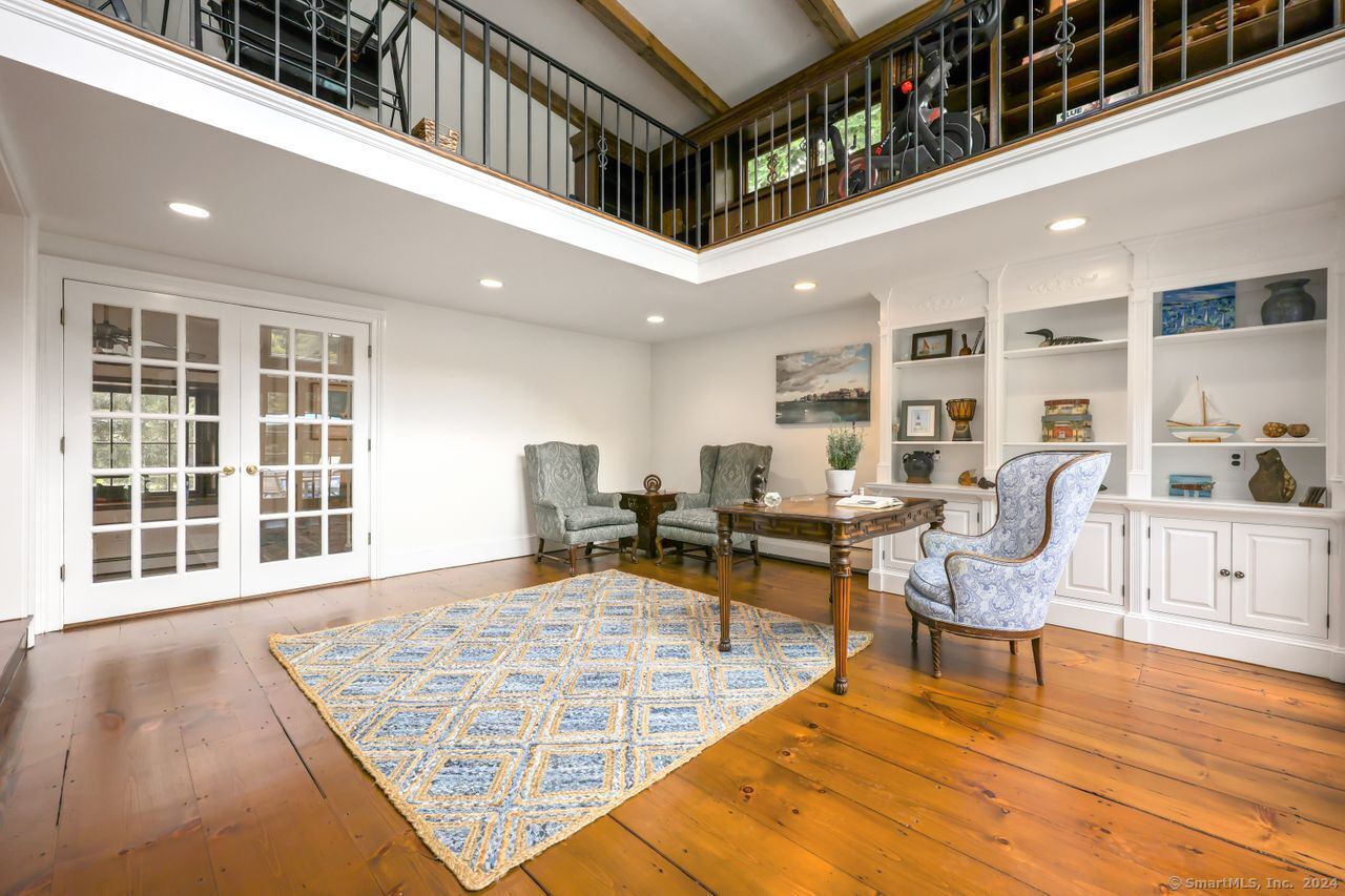 41 Comstock Hill Avenue