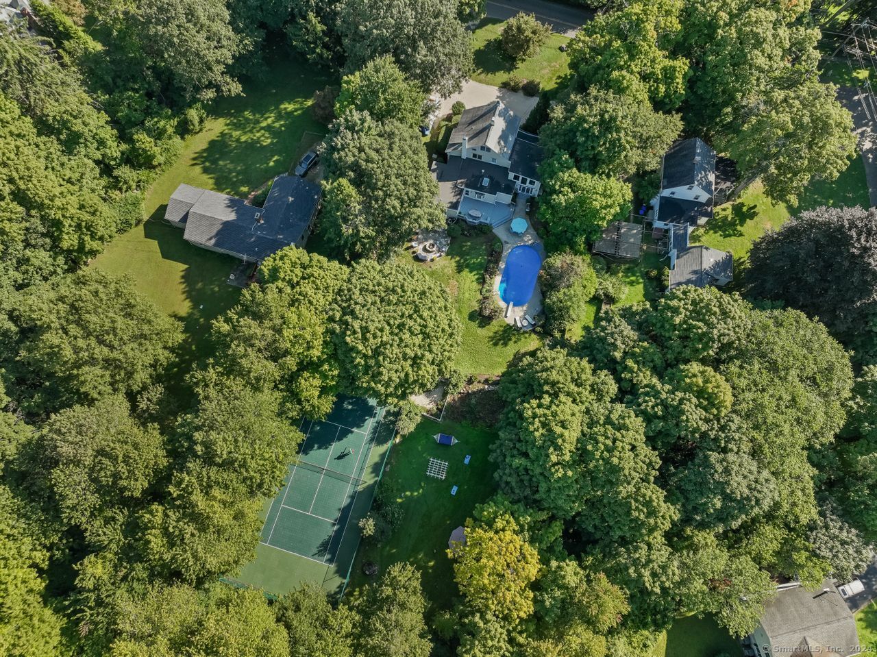41 Comstock Hill Avenue