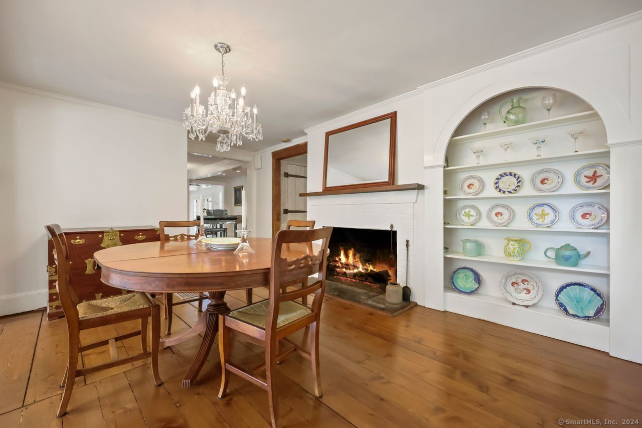 41 Comstock Hill Avenue