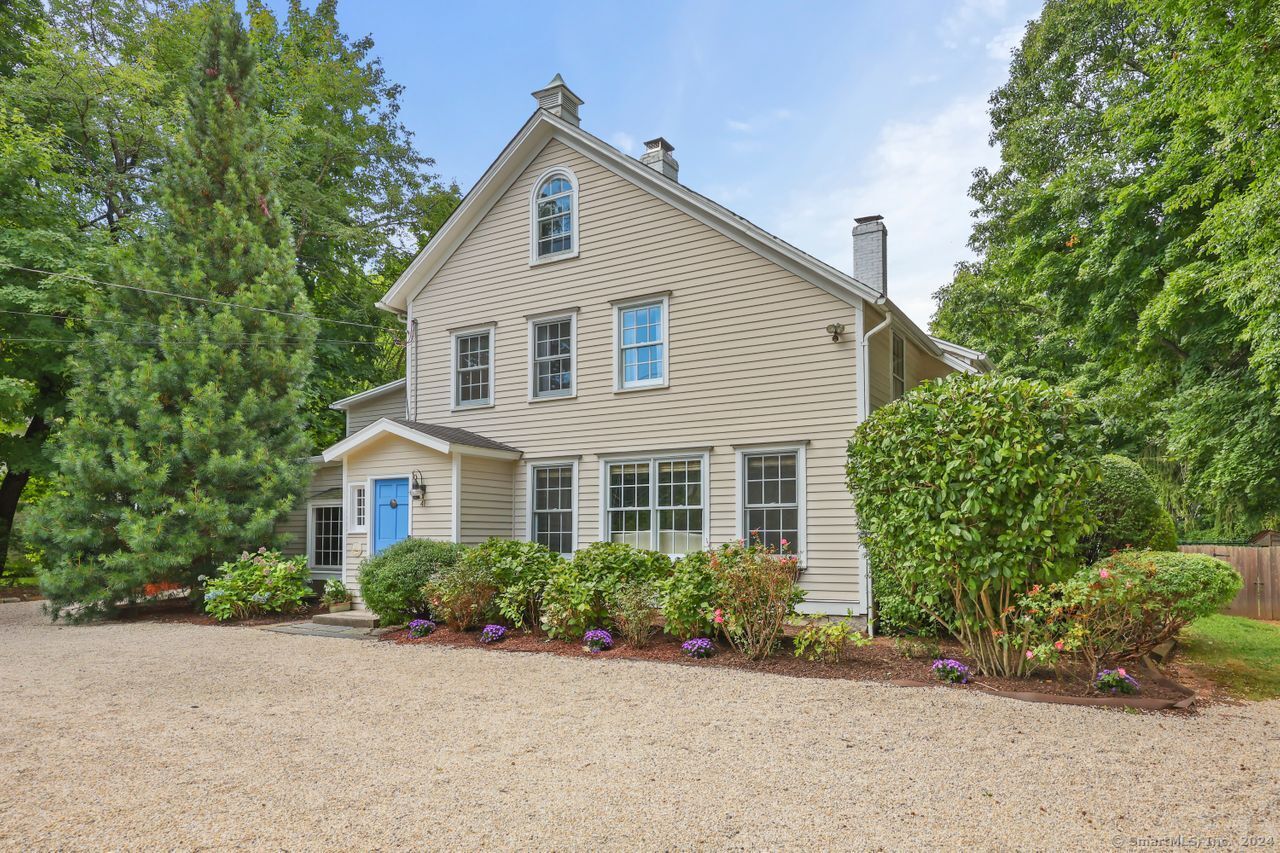 41 Comstock Hill Avenue