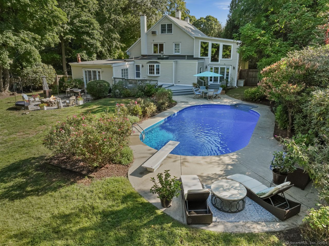 41 Comstock Hill Avenue