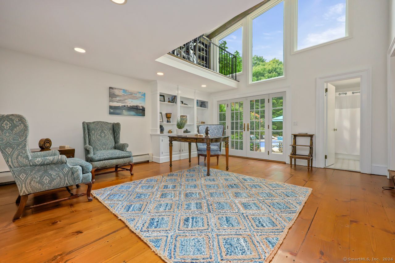 41 Comstock Hill Avenue