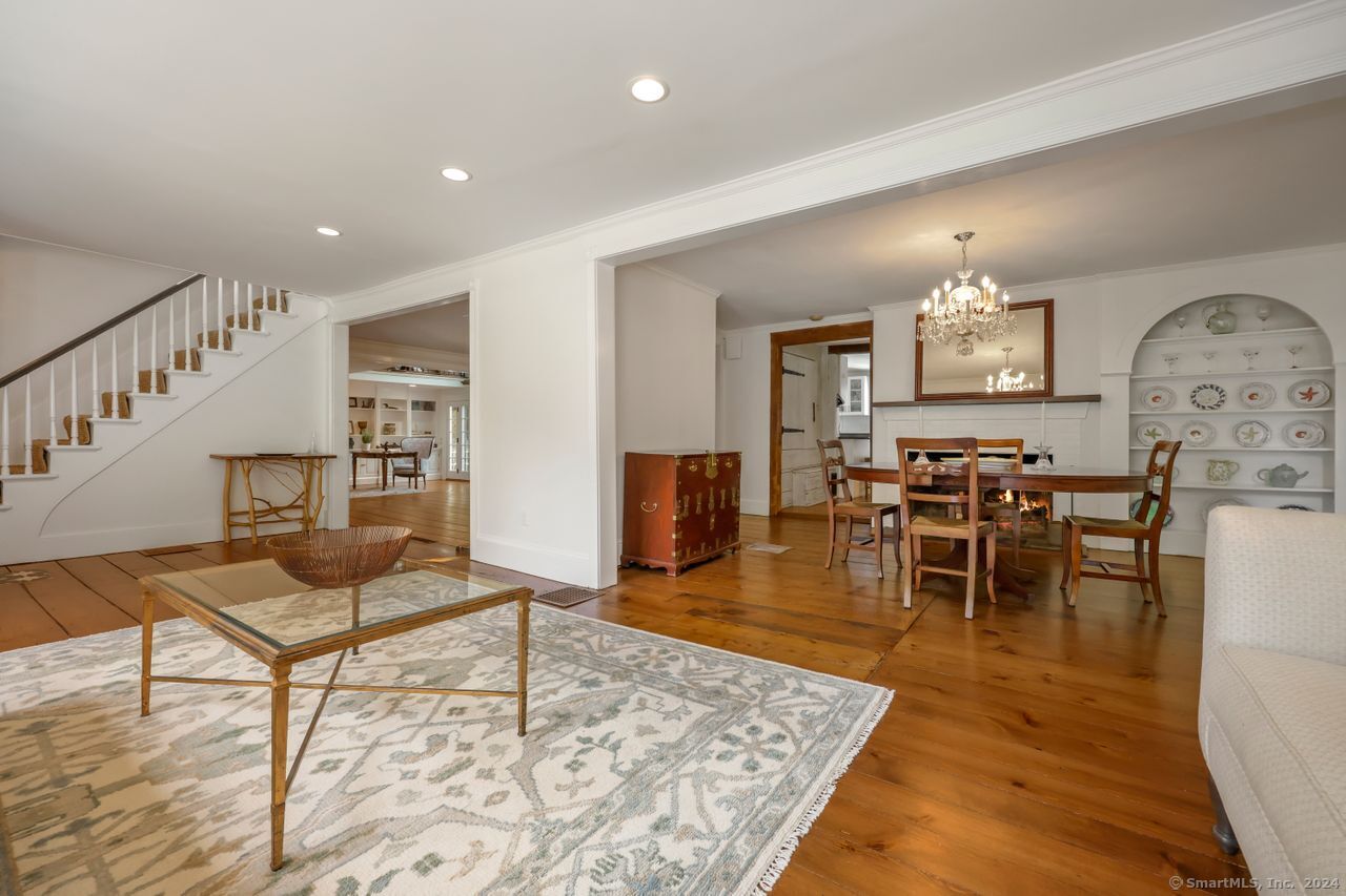 41 Comstock Hill Avenue