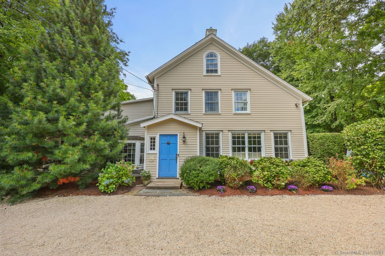 41 Comstock Hill Avenue