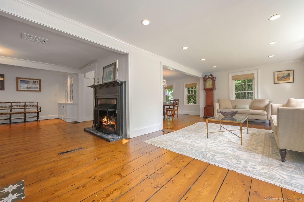 41 Comstock Hill Avenue