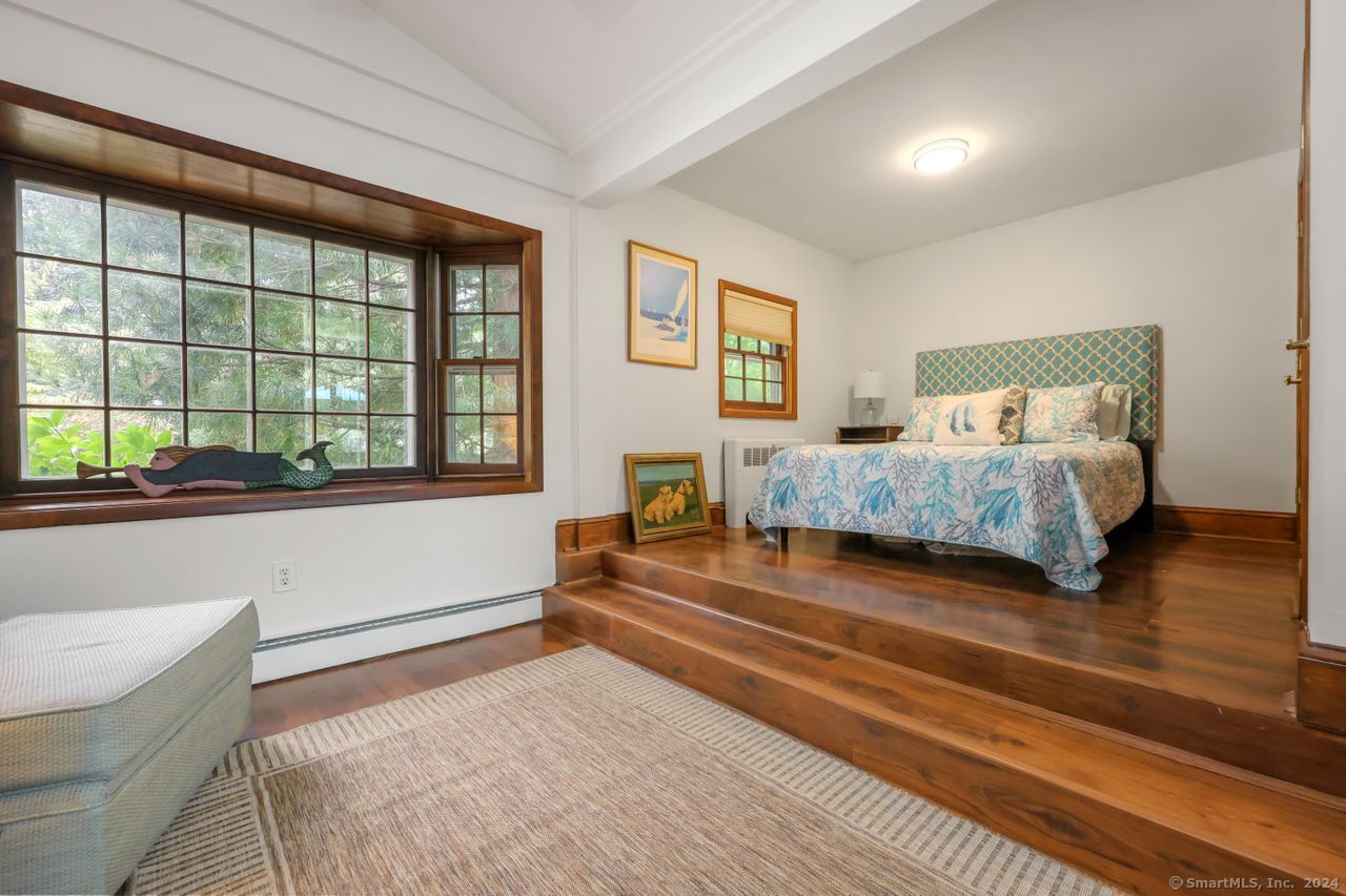 41 Comstock Hill Avenue