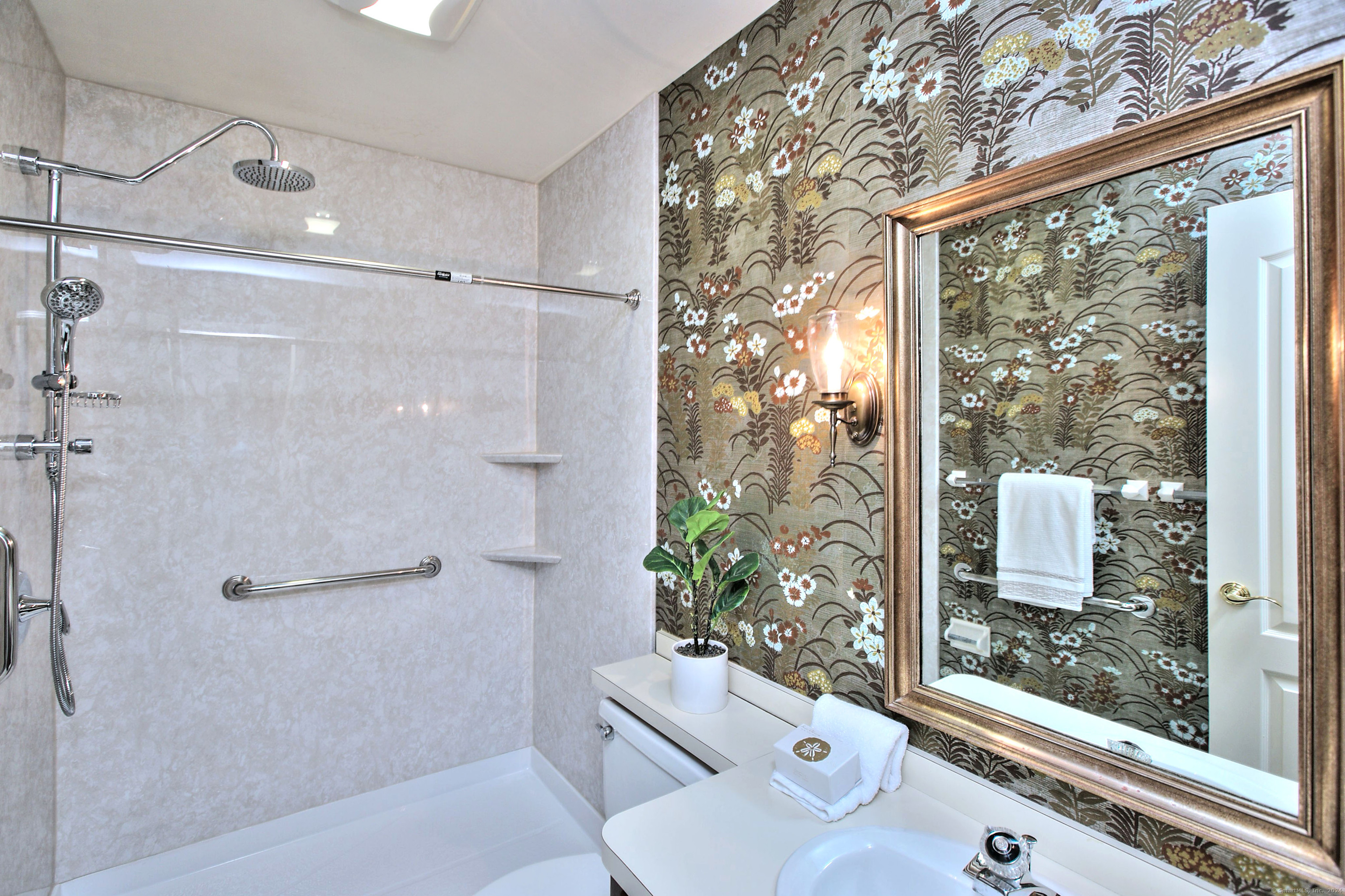 289 New Norwalk Road 8