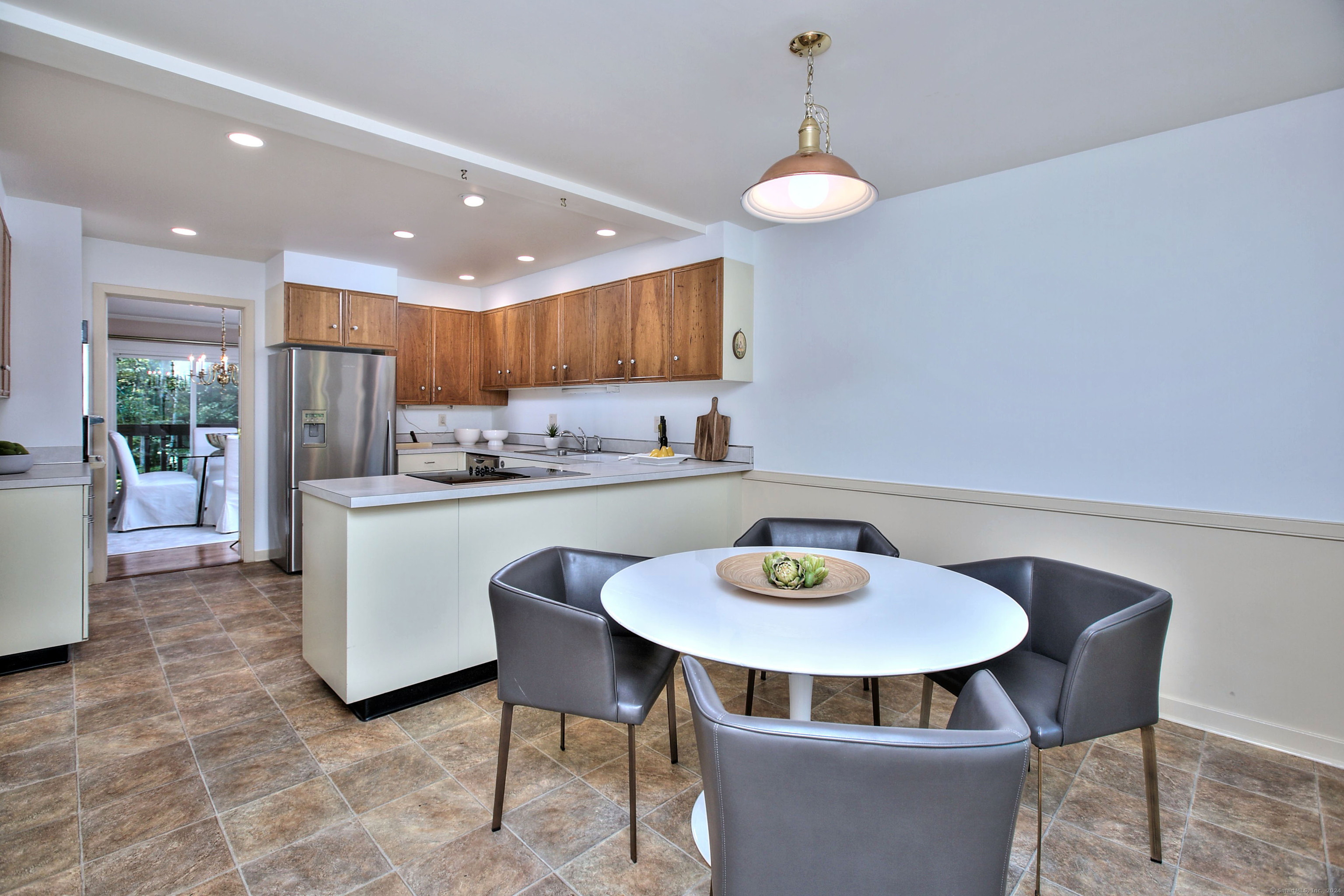 289 New Norwalk Road 8