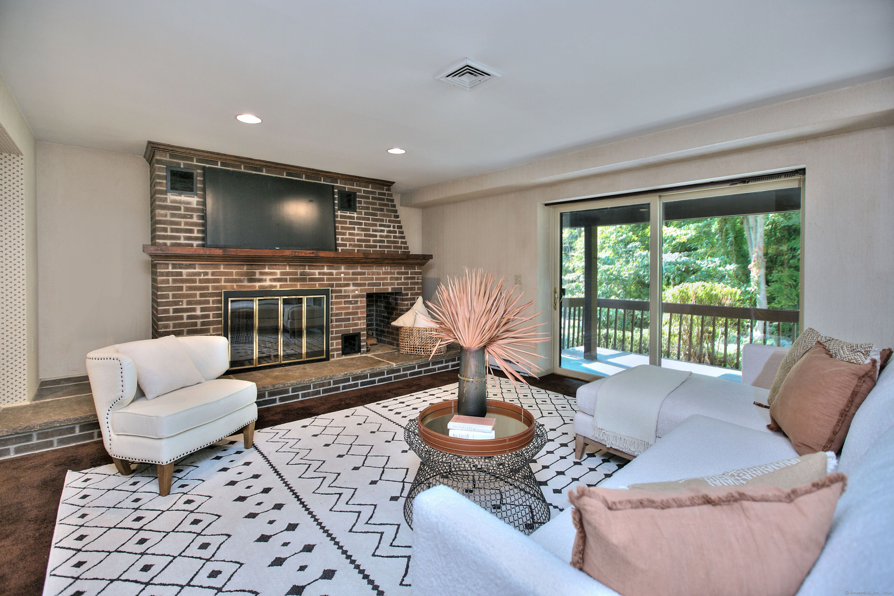 289 New Norwalk Road 8