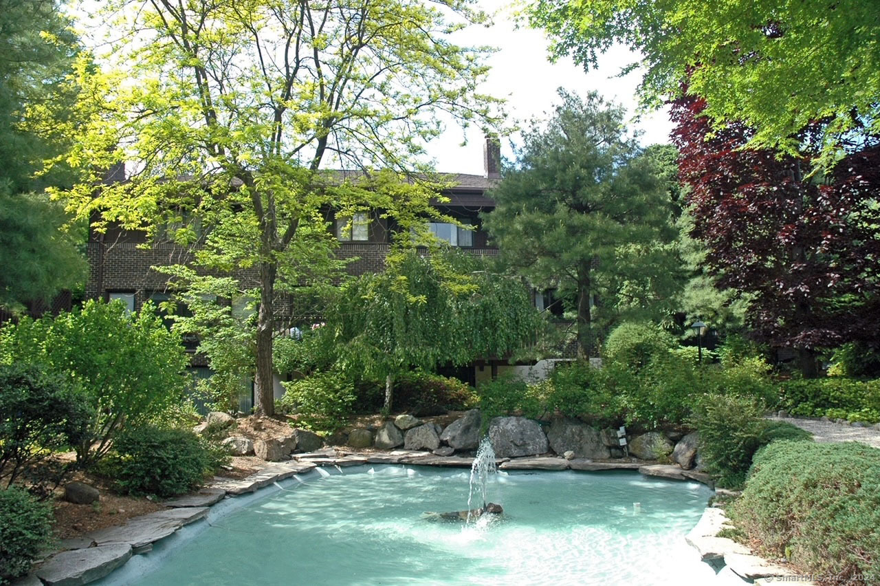 289 New Norwalk Road 8
