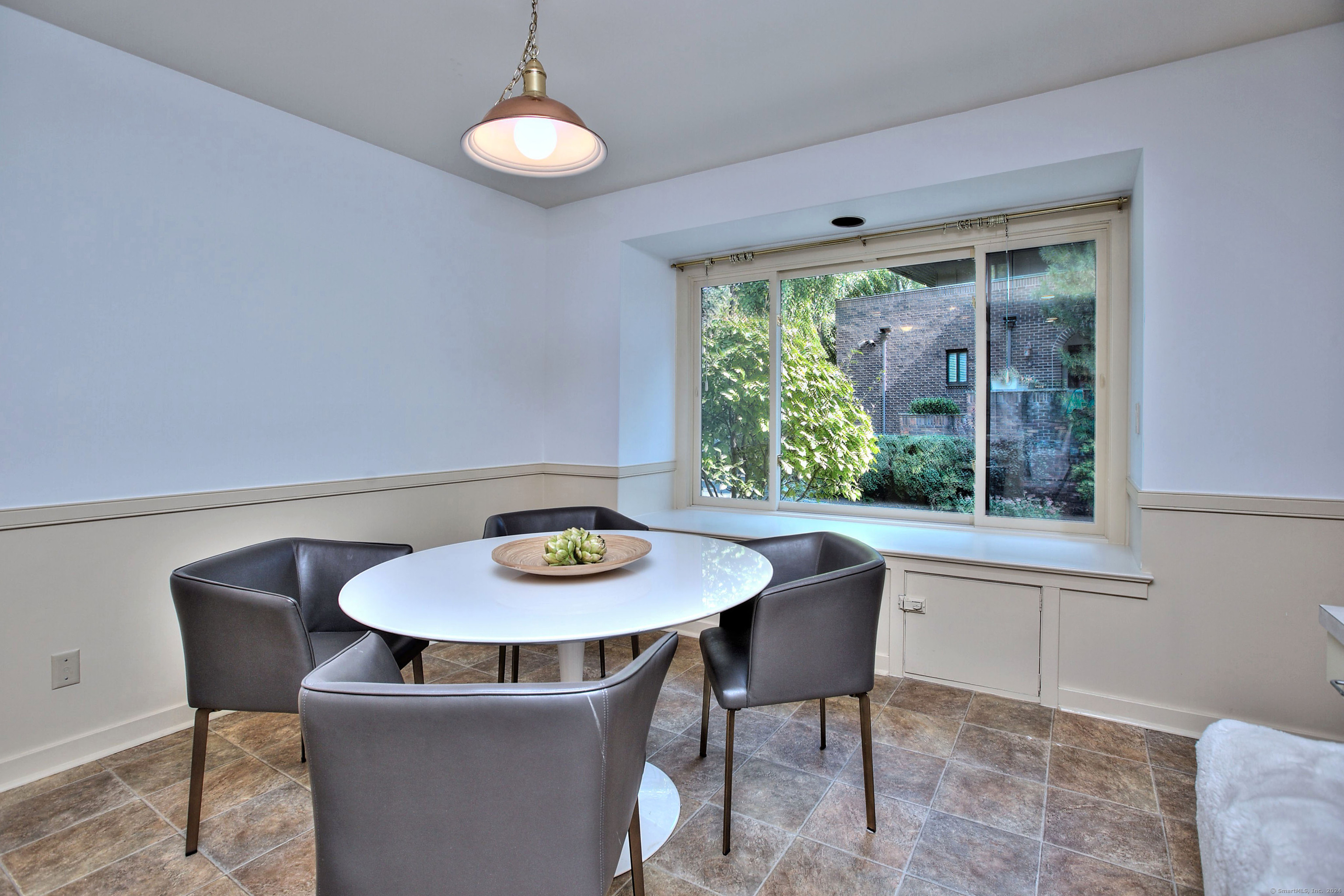 289 New Norwalk Road 8