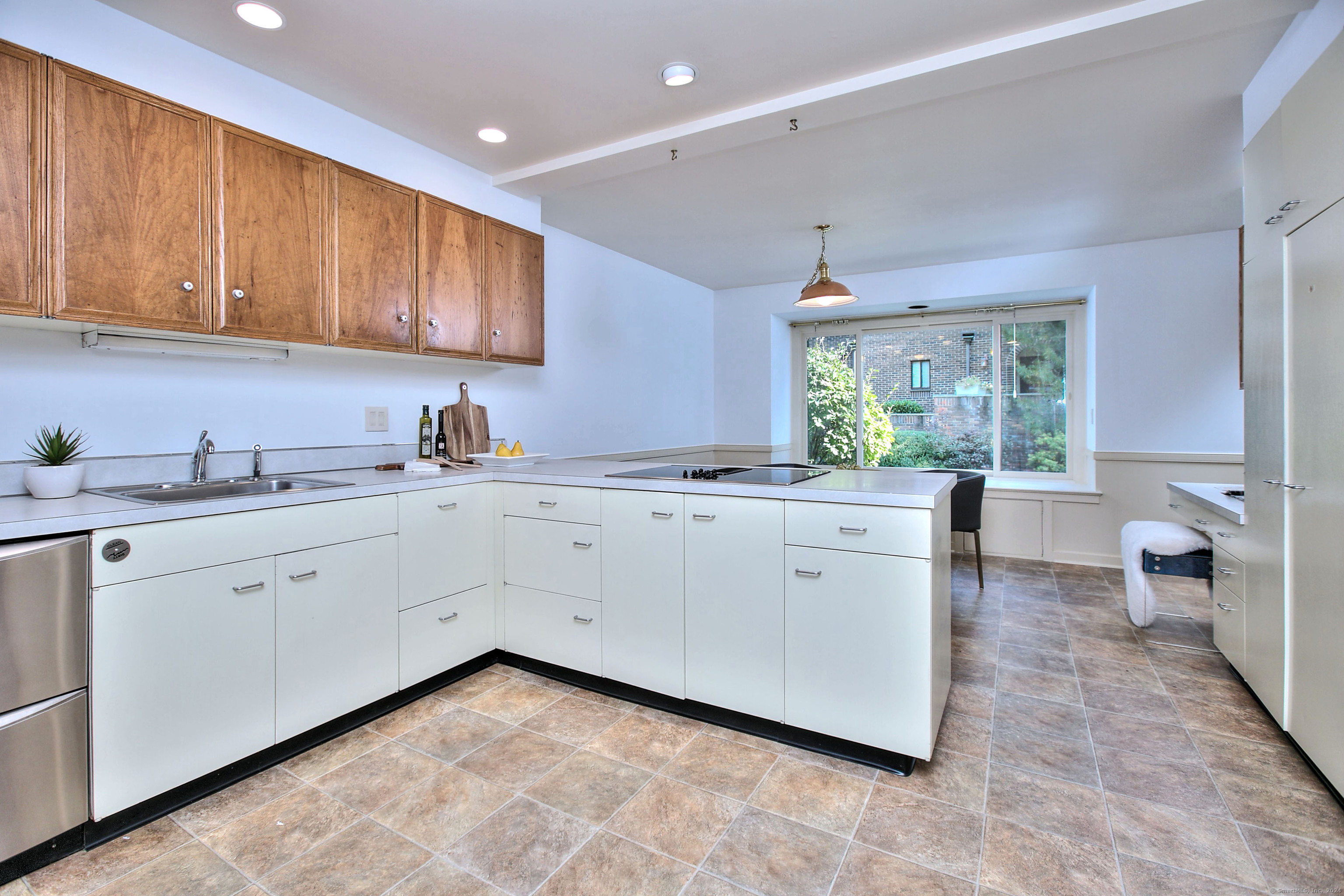 289 New Norwalk Road 8