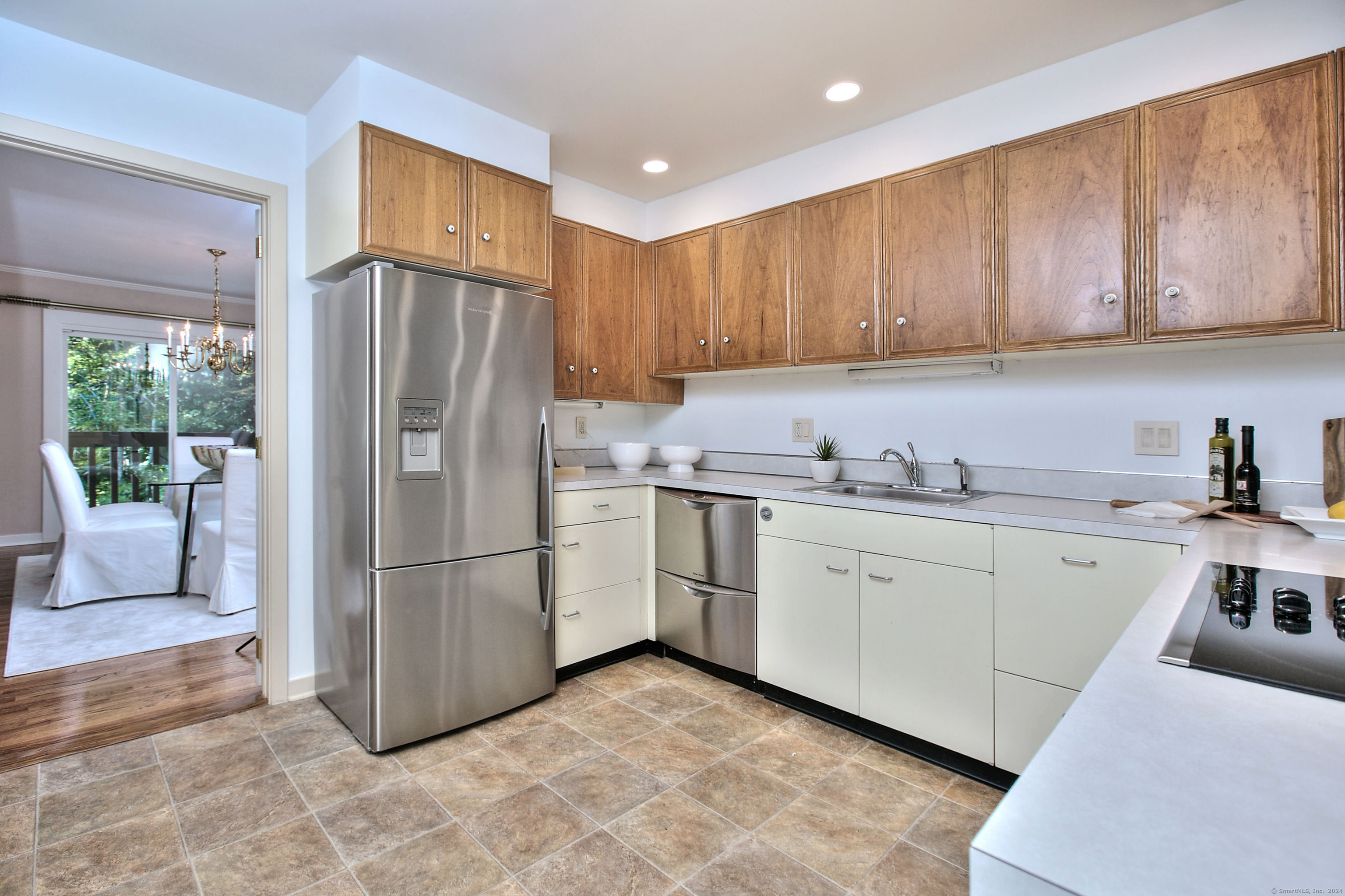 289 New Norwalk Road 8
