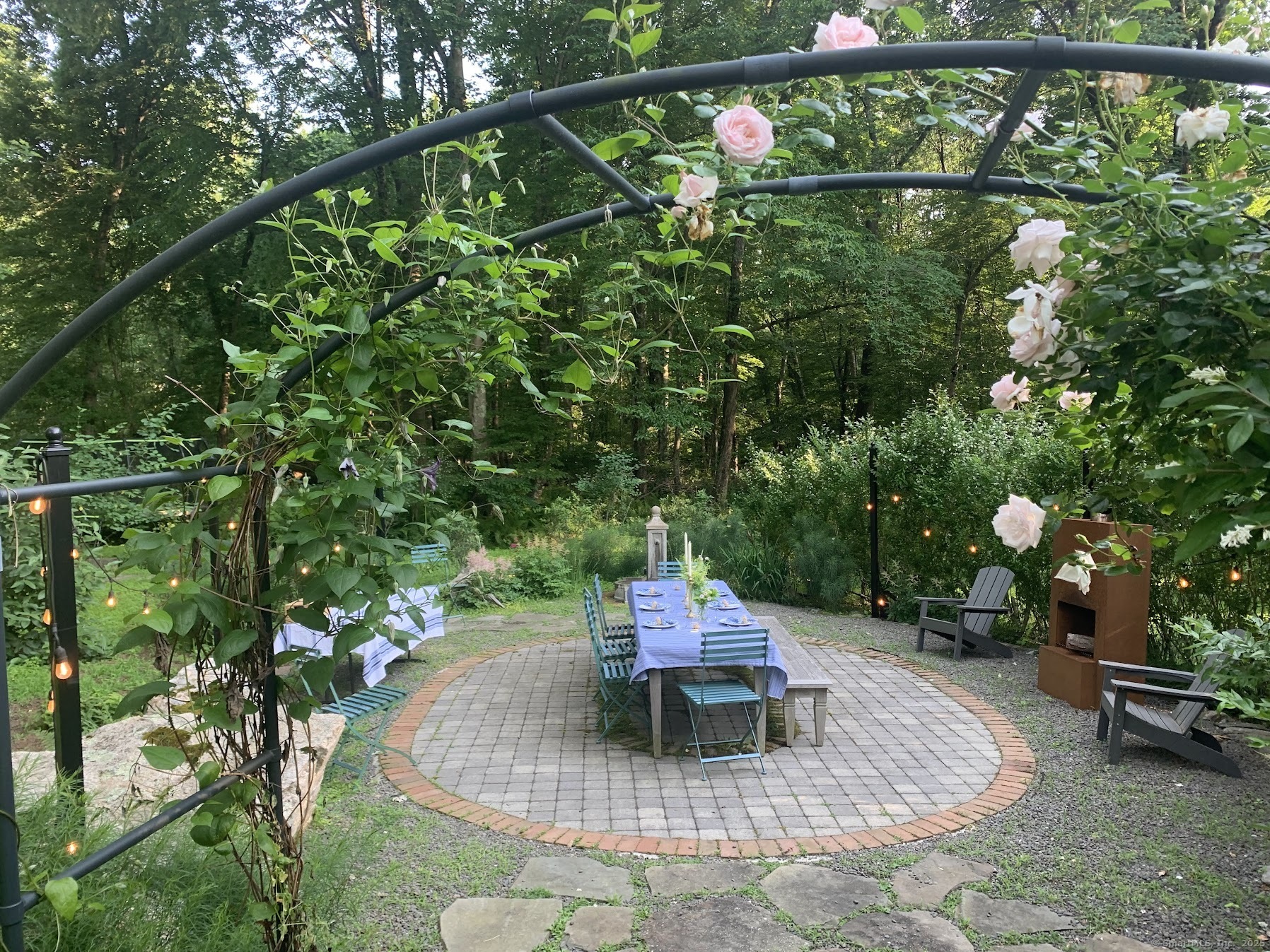 1702 Oenoke Ridge