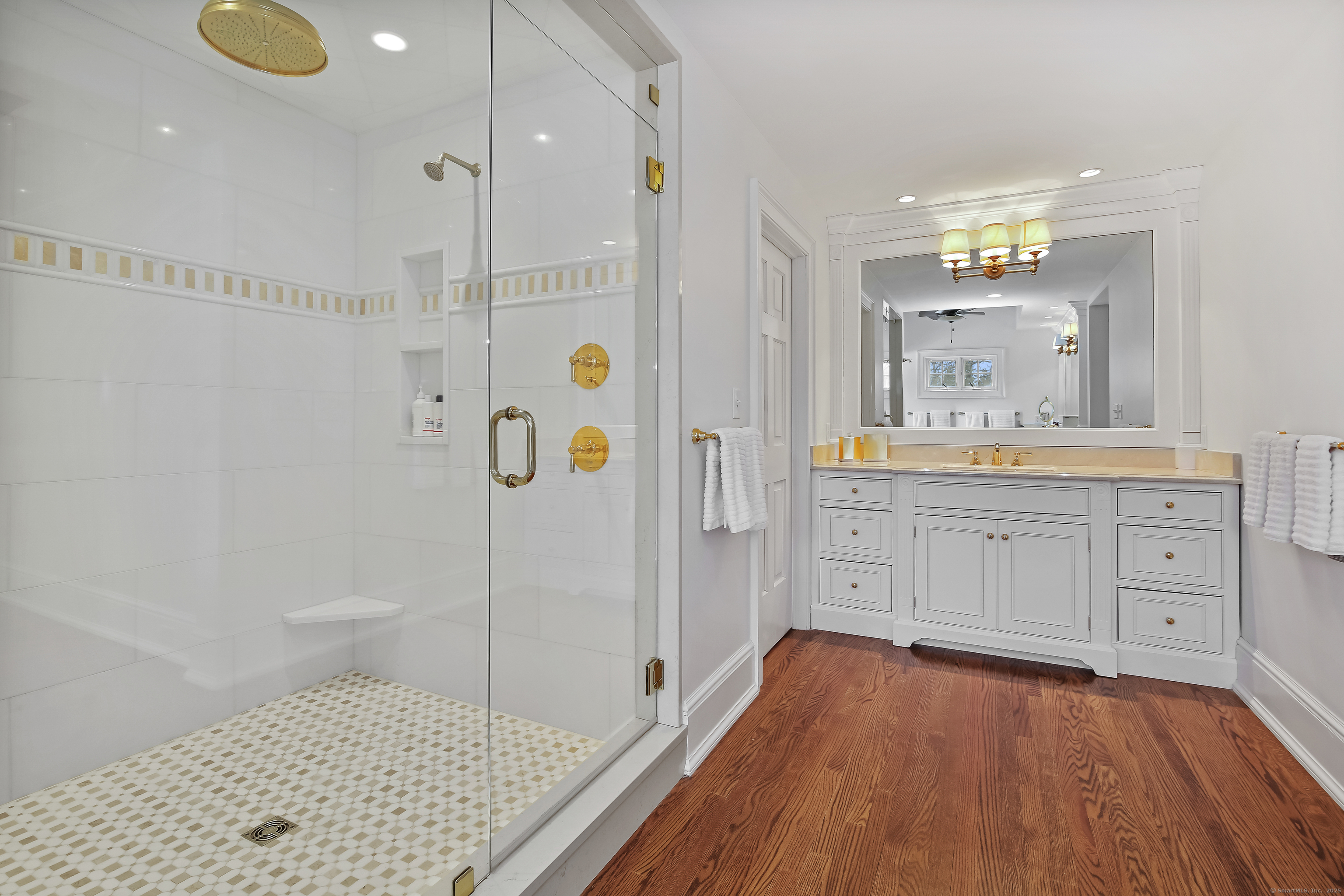 652 Ponus Ridge