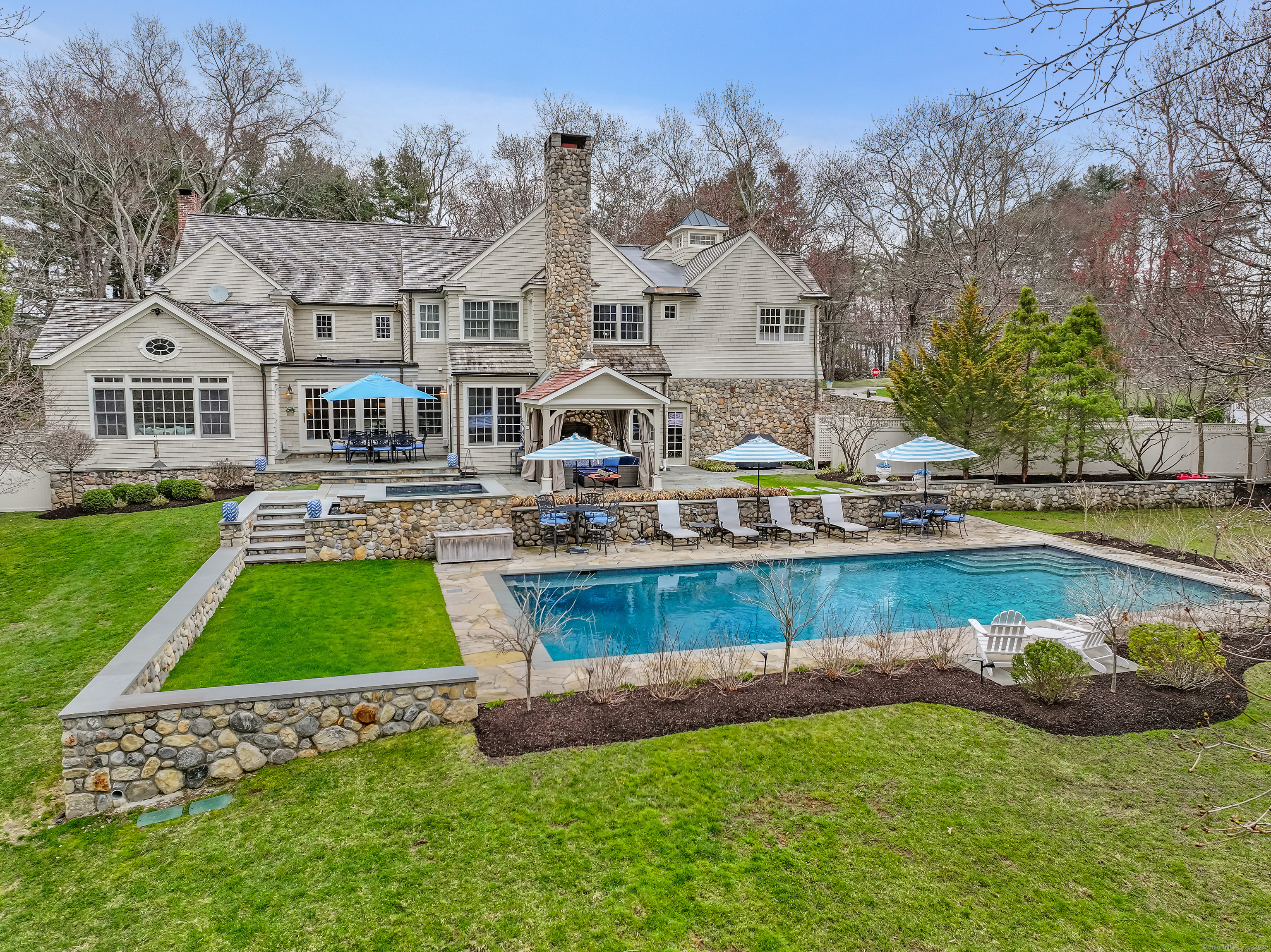 652 Ponus Ridge