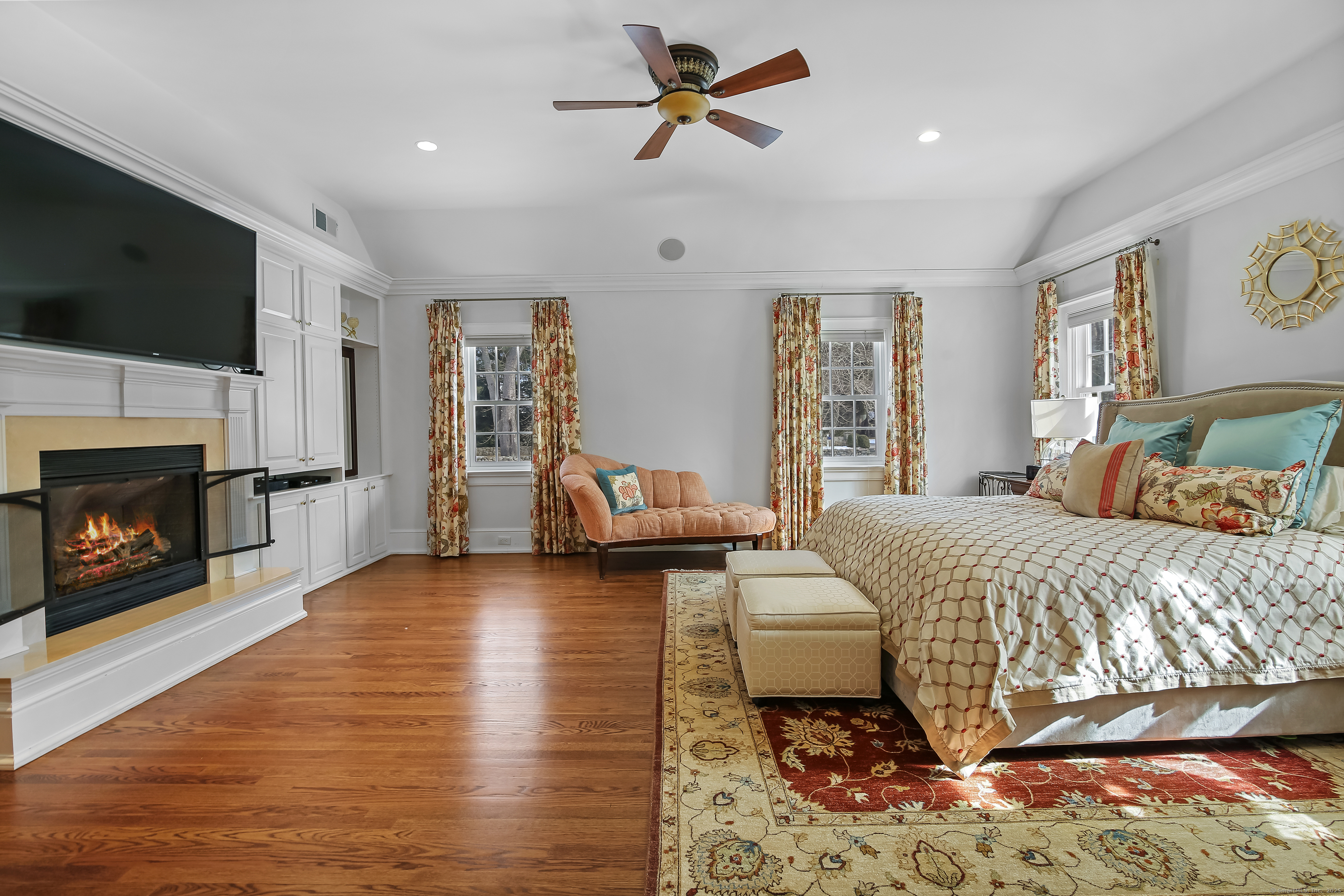 652 Ponus Ridge
