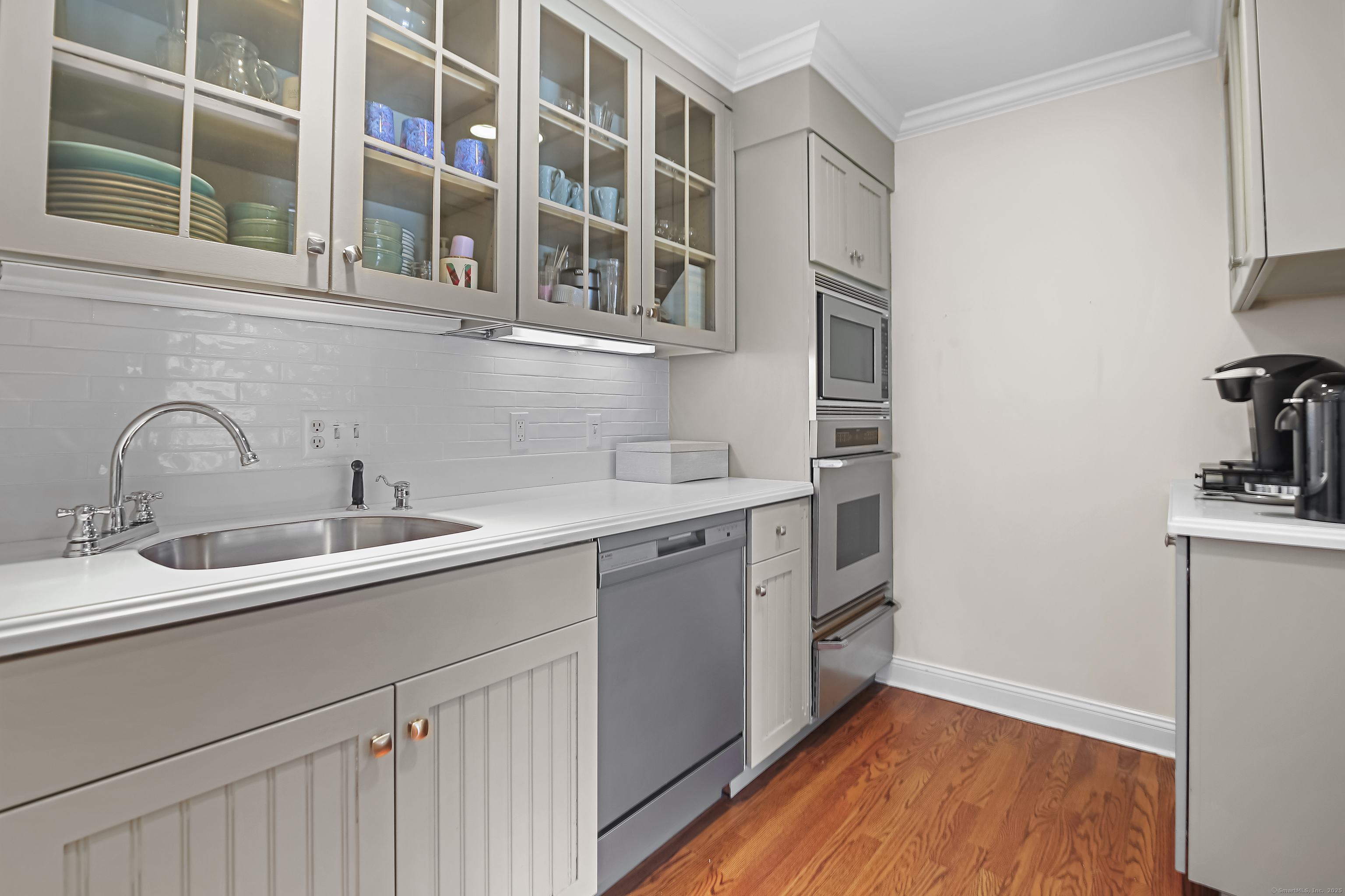 652 Ponus Ridge