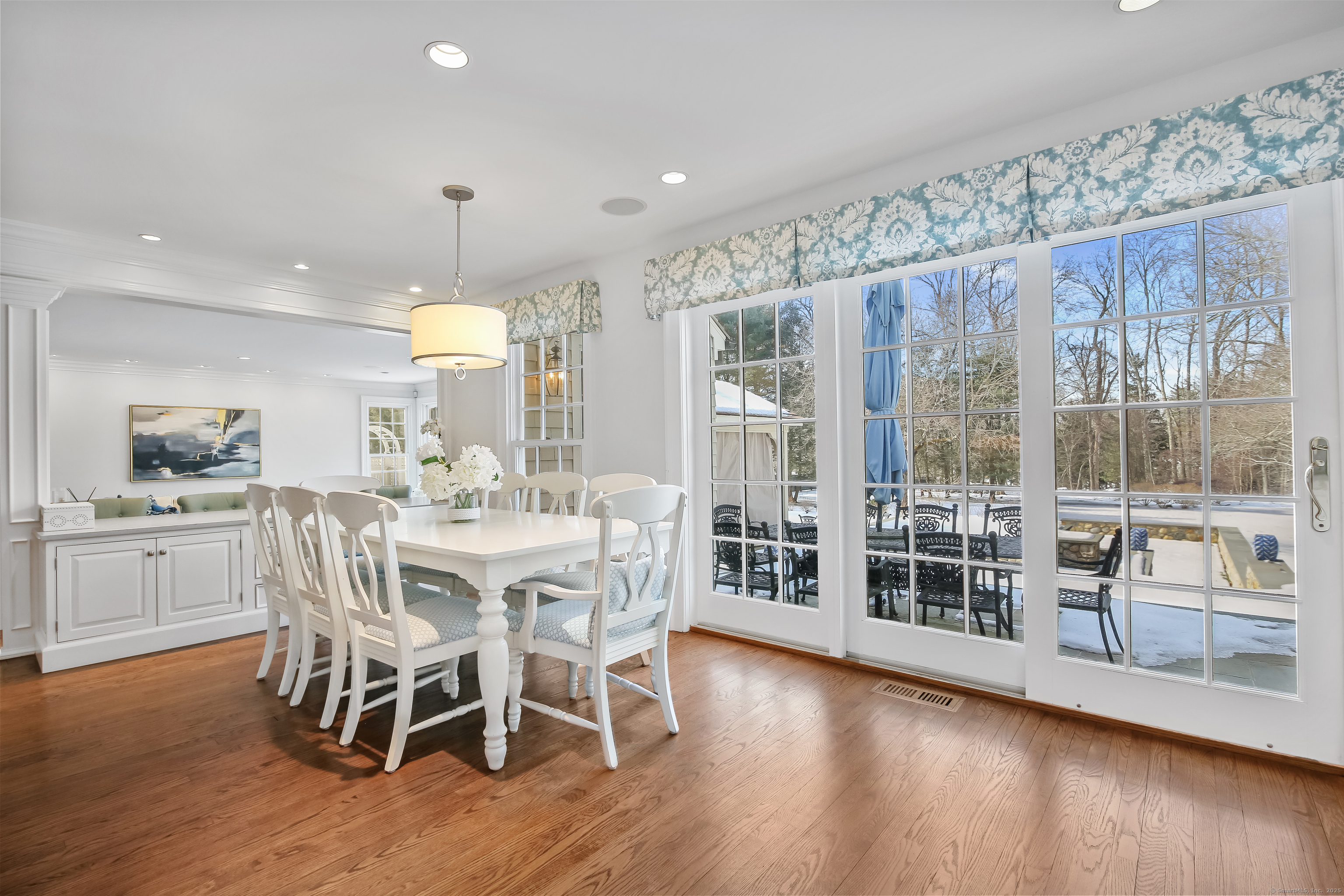 652 Ponus Ridge