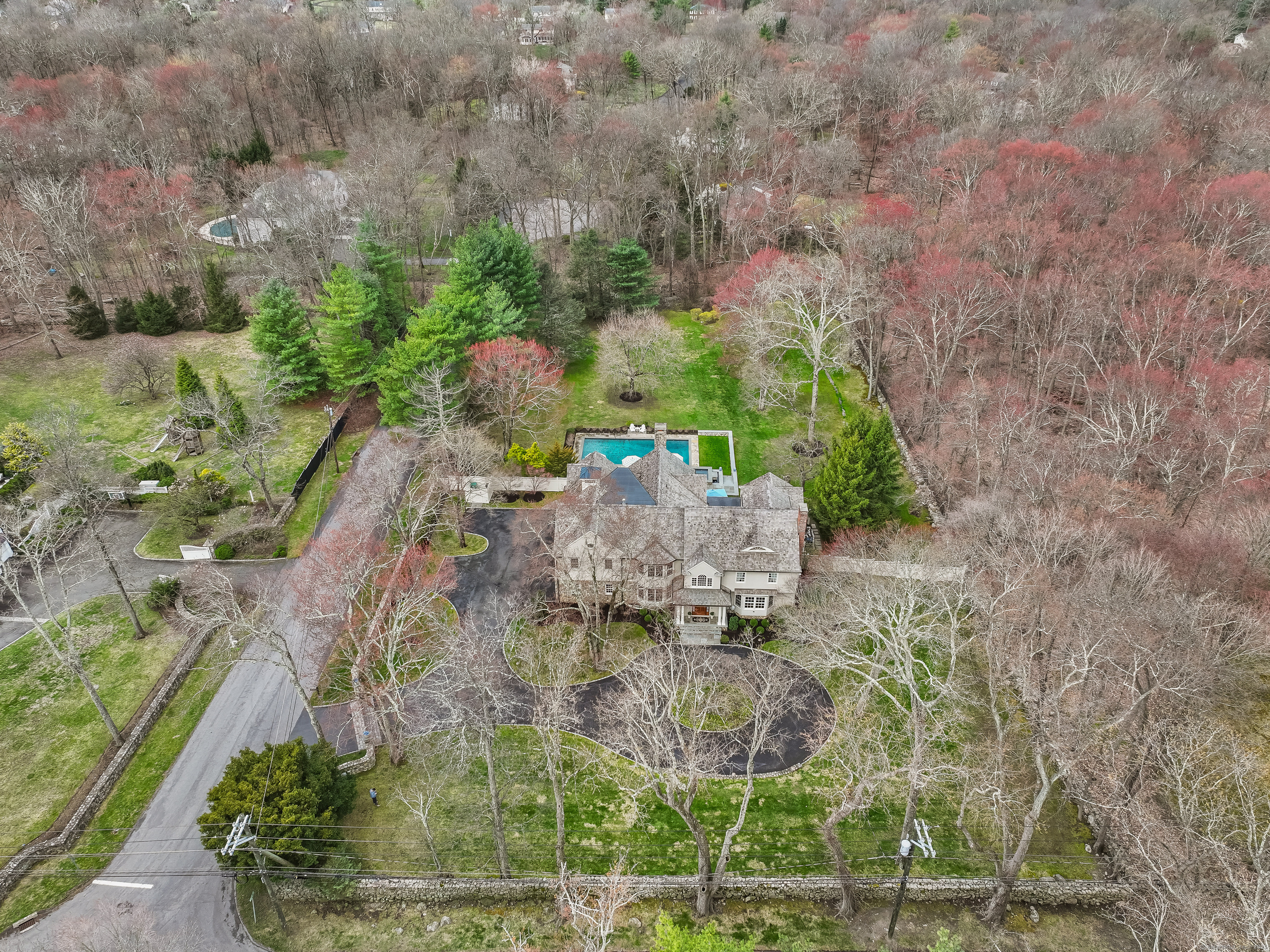 652 Ponus Ridge