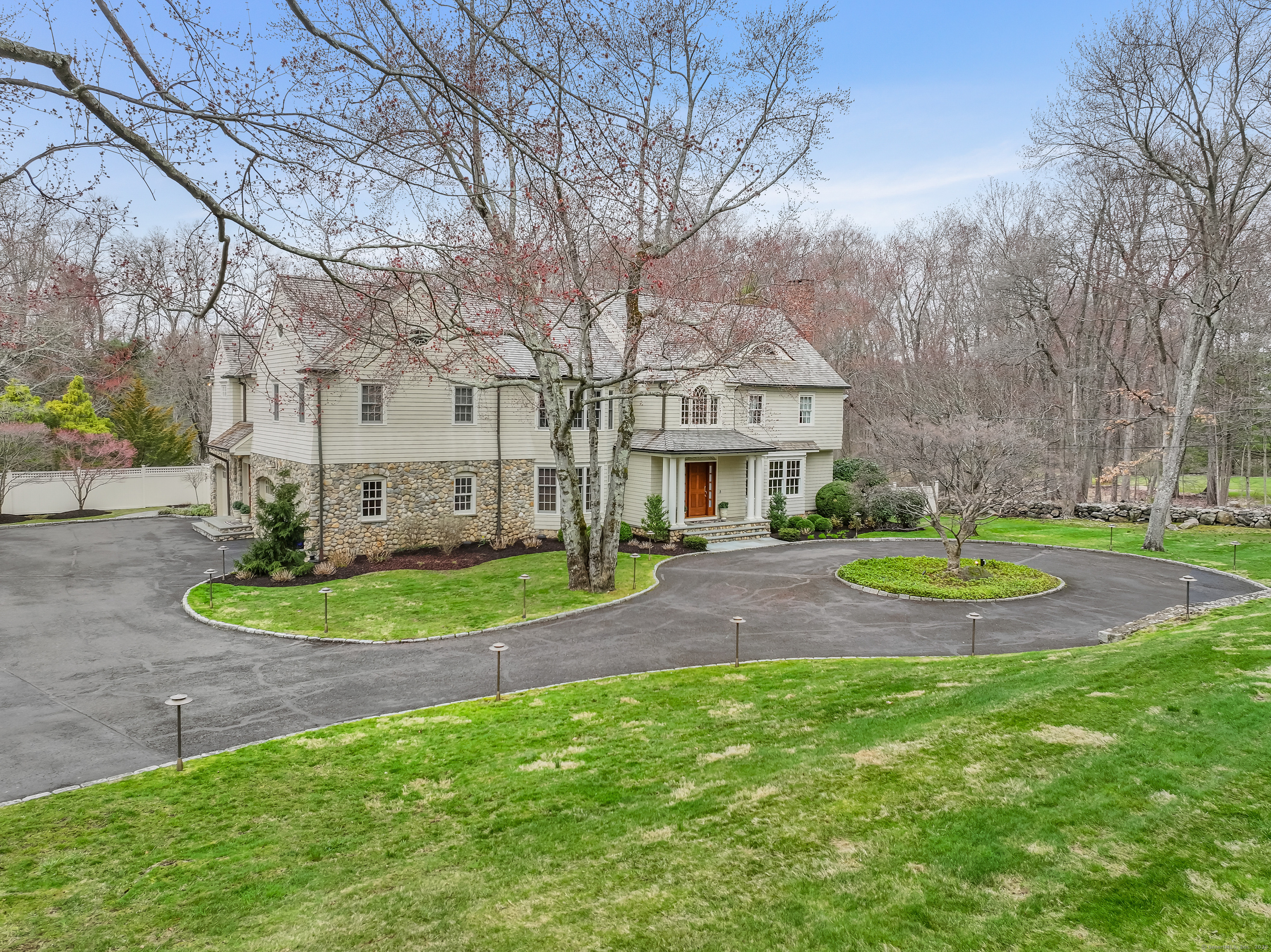 652 Ponus Ridge