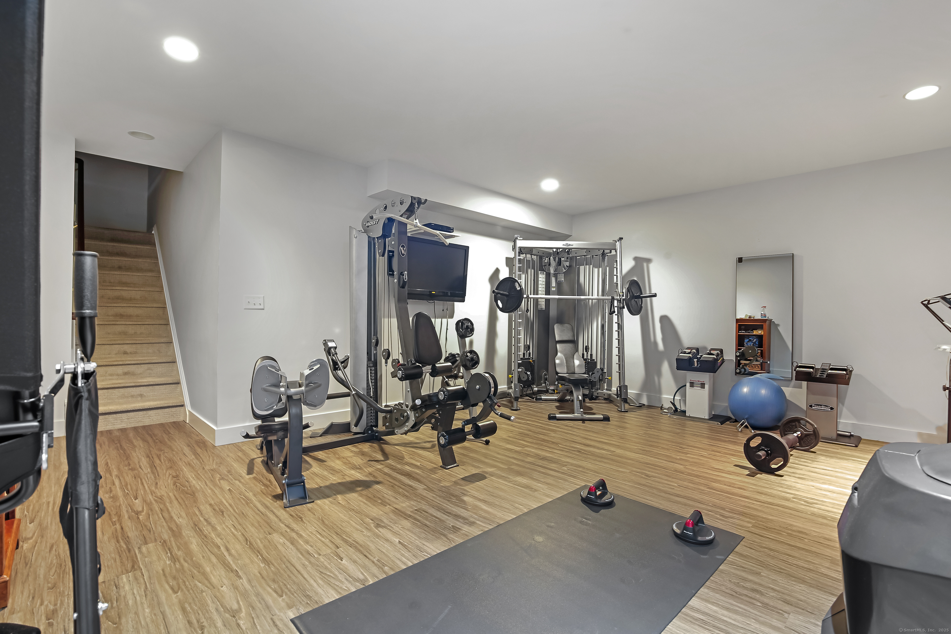 652 Ponus Ridge