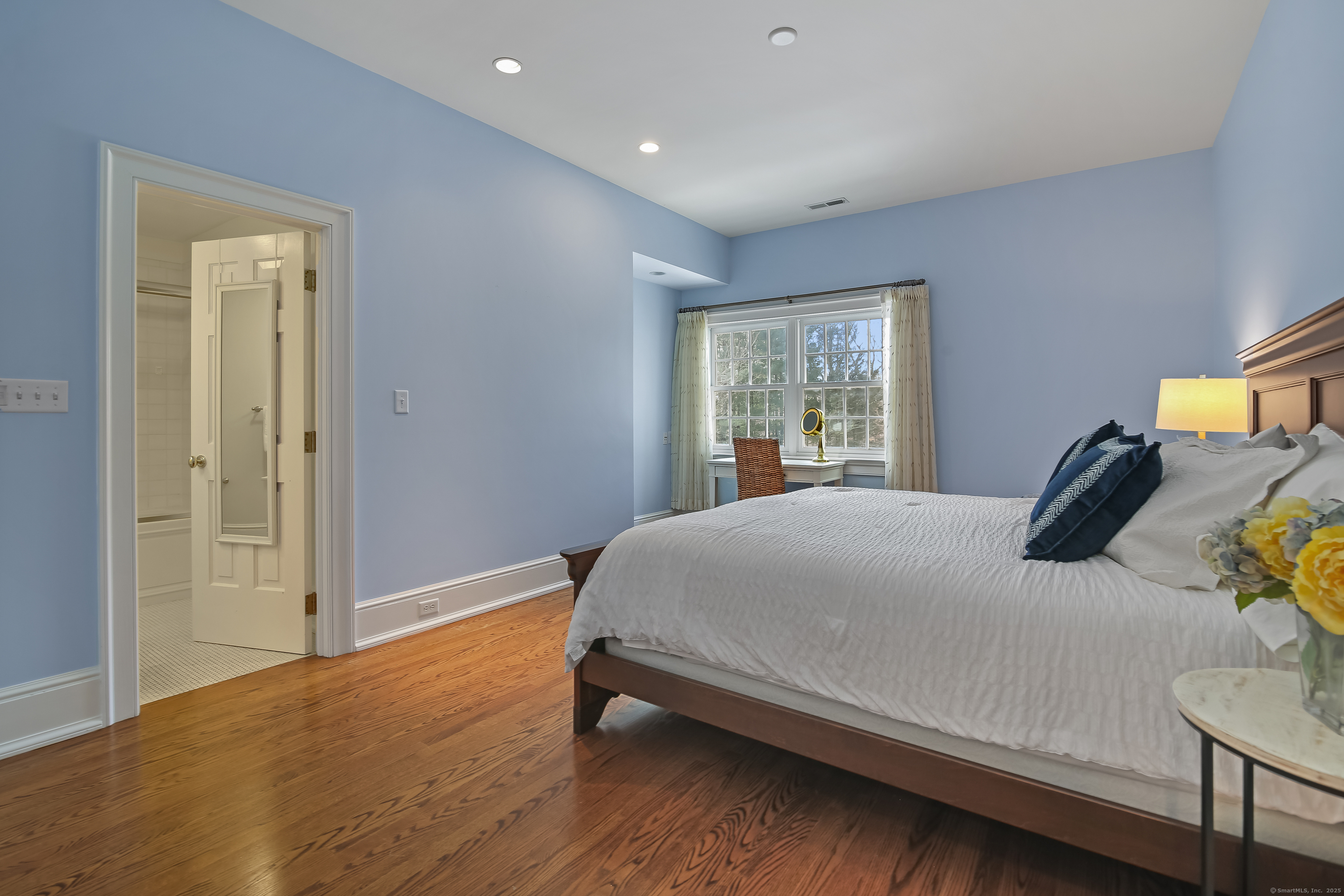 652 Ponus Ridge
