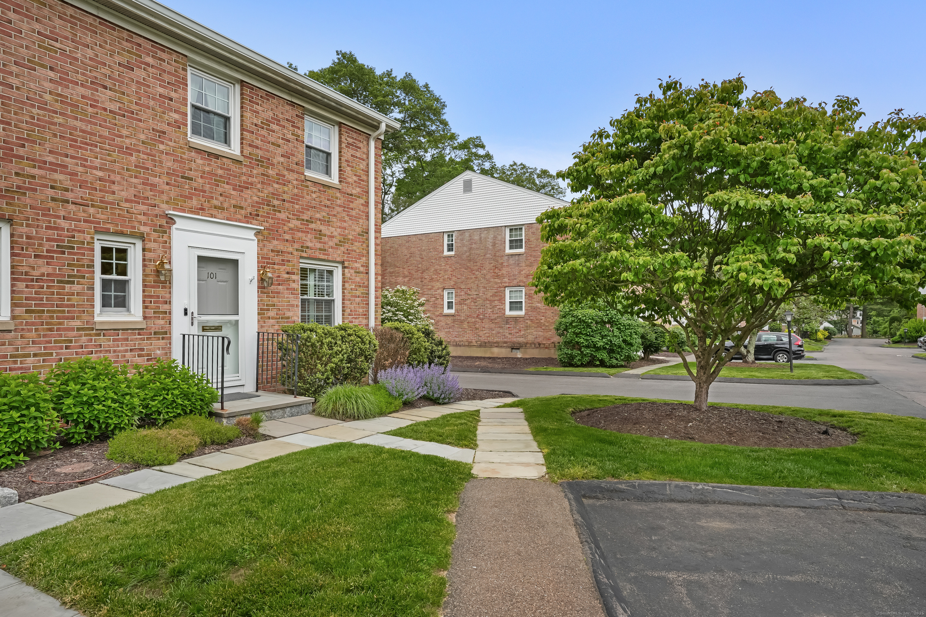 101 Heritage Hill Road 101