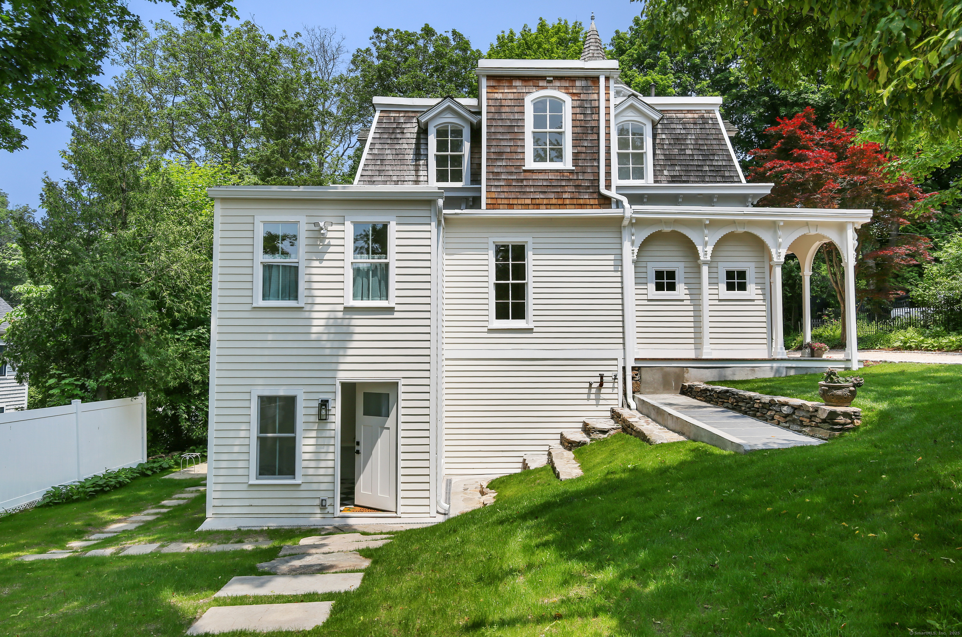 66 R Seminary Street