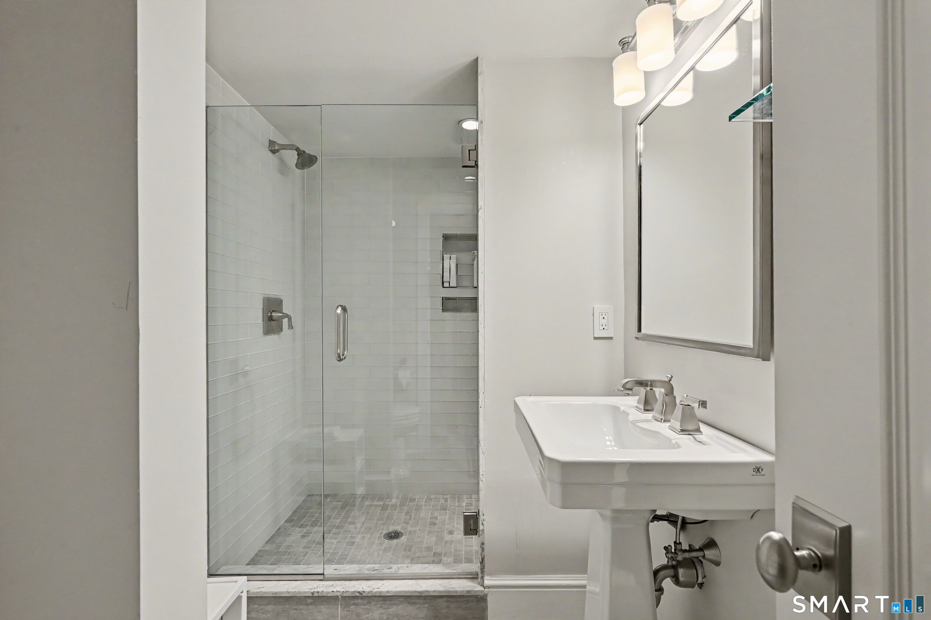 123 Richmond Hill Road Unit: 9