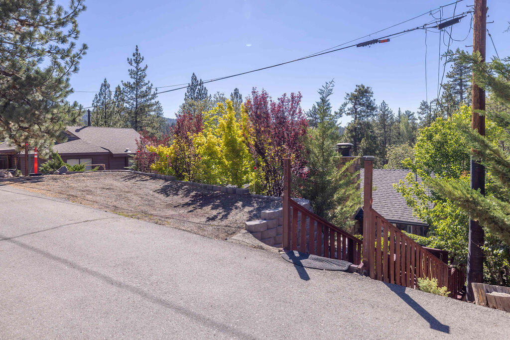 1126 Crags Lane