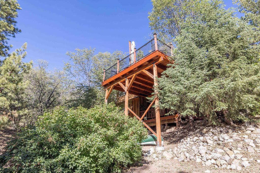 1126 Crags Lane