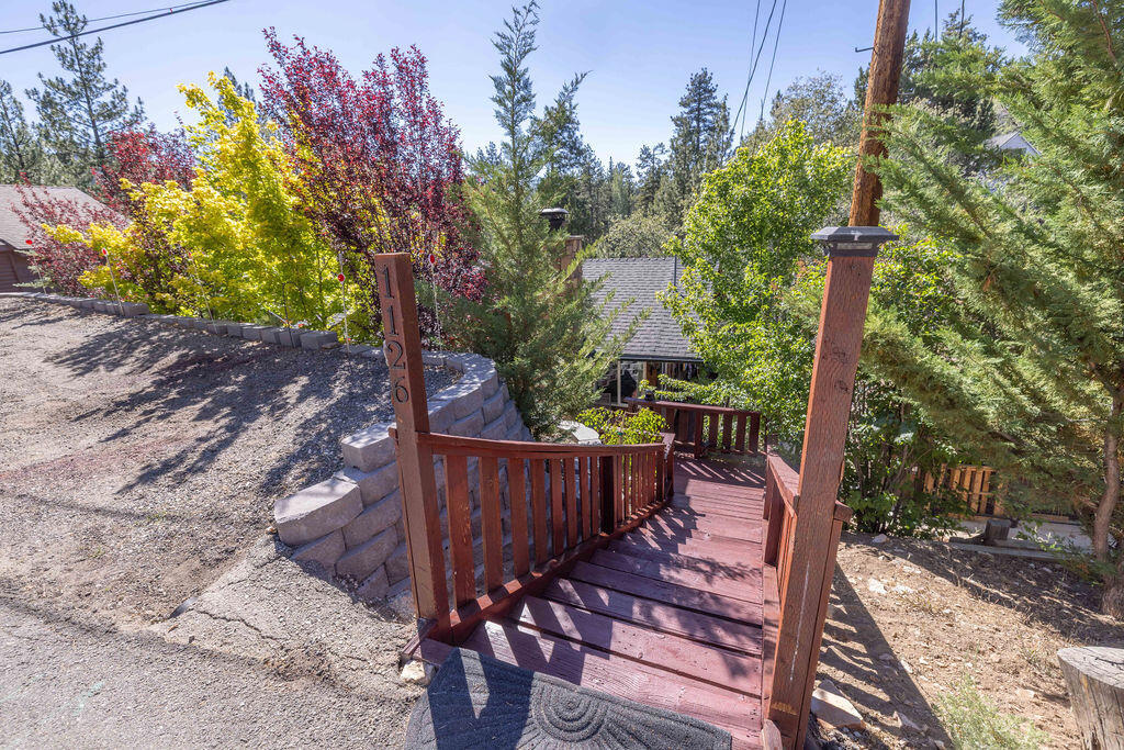 1126 Crags Lane