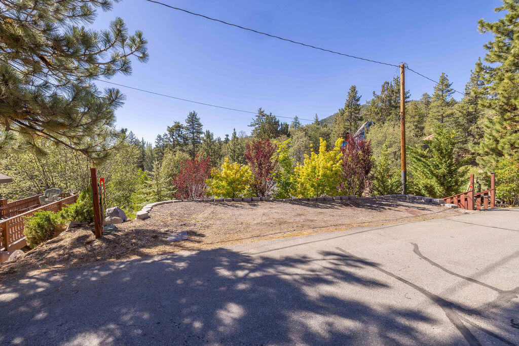 1126 Crags Lane