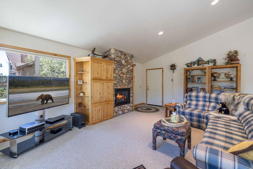 803 Plumas Court