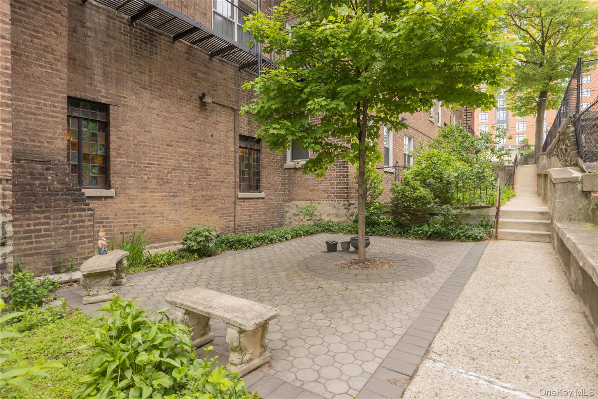 60 W Broad Street Unit: 1G