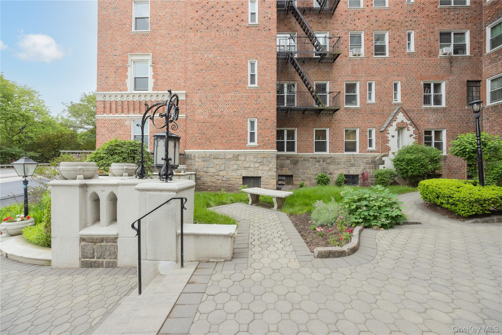 60 W Broad Street Unit: 1G