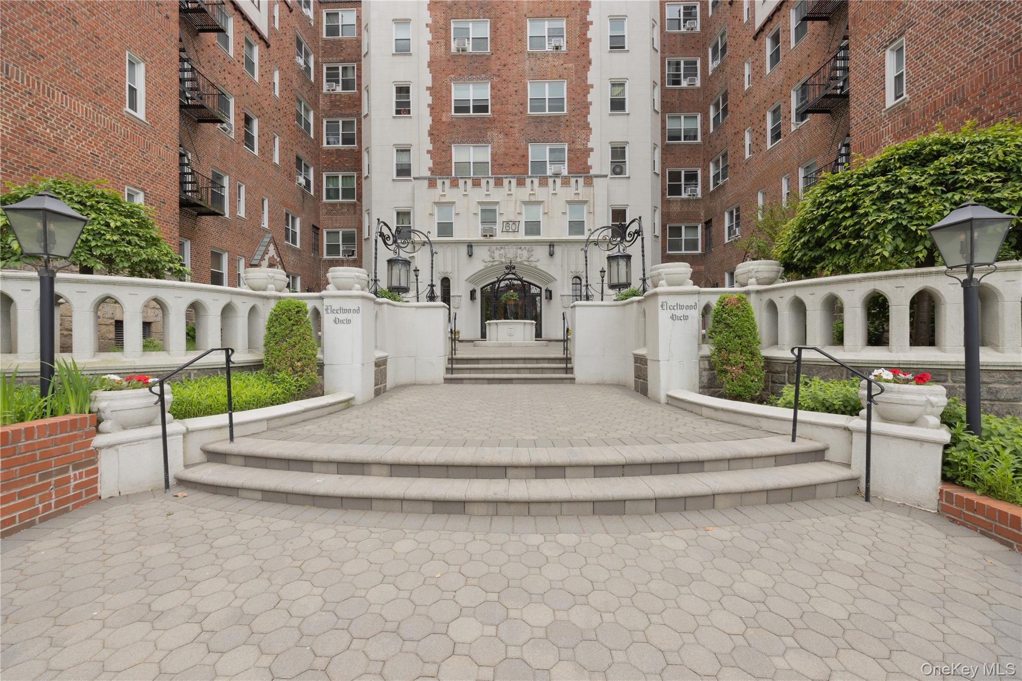 60 W Broad Street Unit: 1G