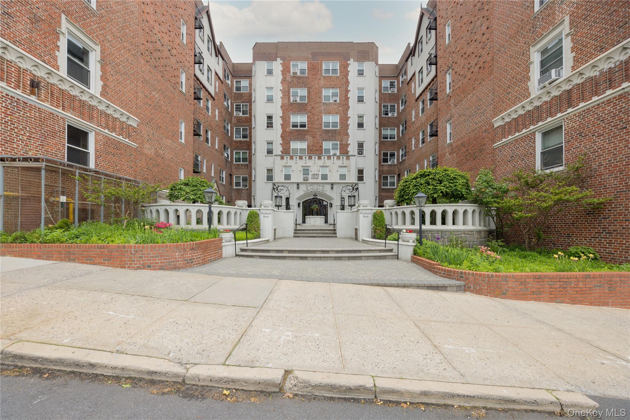 60 W Broad Street Unit: 1G