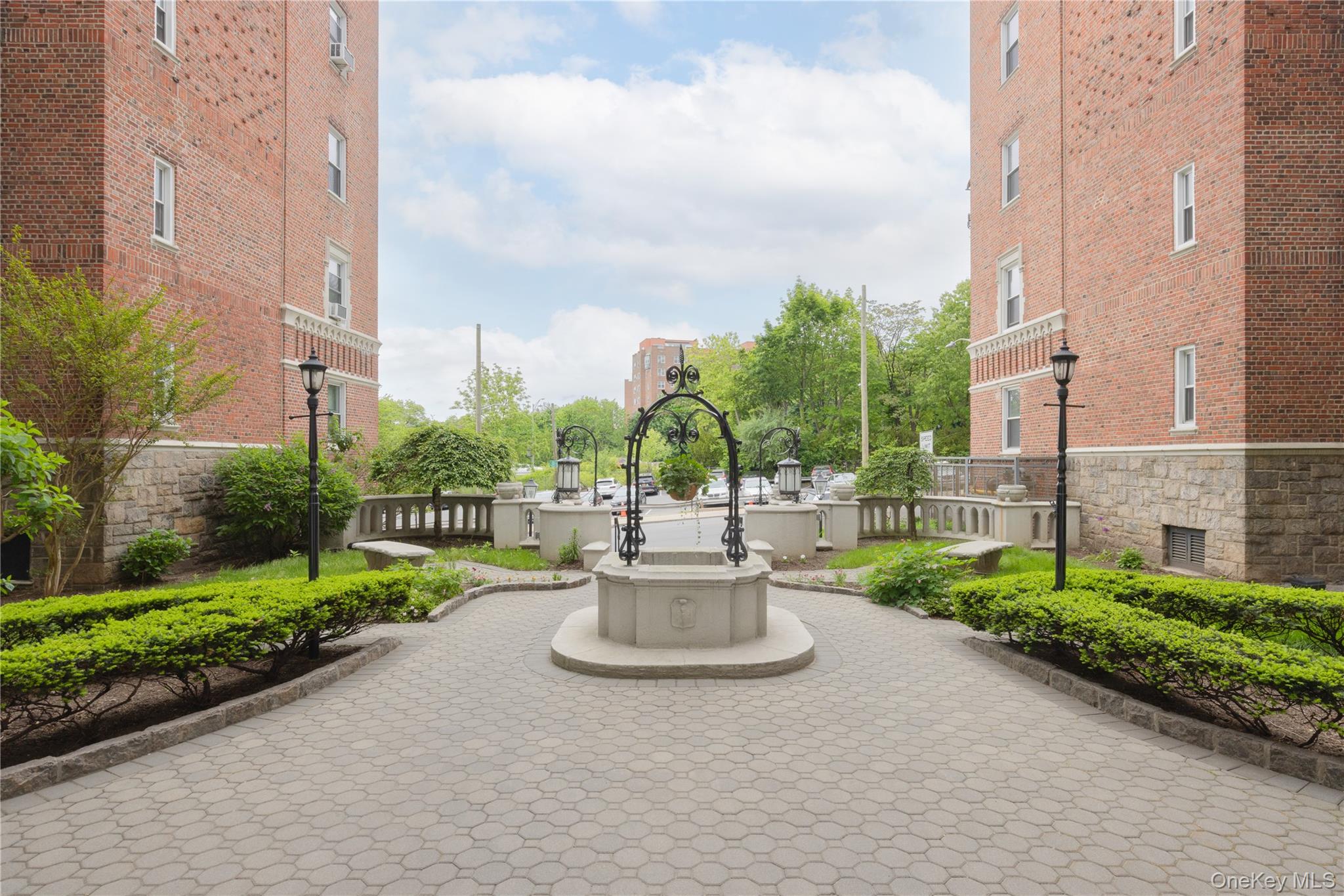 60 W Broad Street Unit: 1G