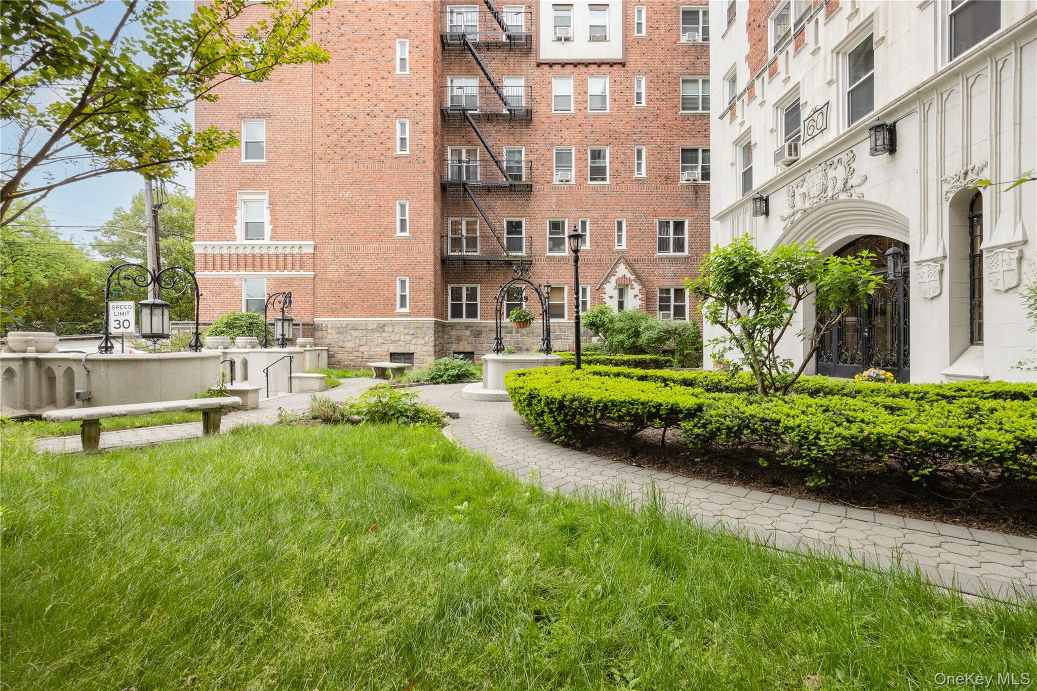 60 W Broad Street Unit: 1G