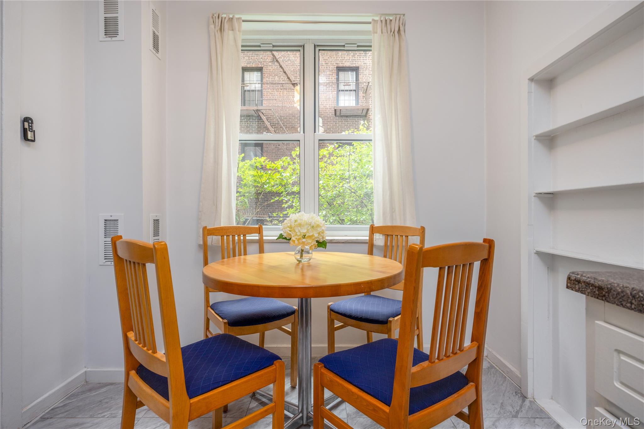 60 W Broad Street Unit: 1G