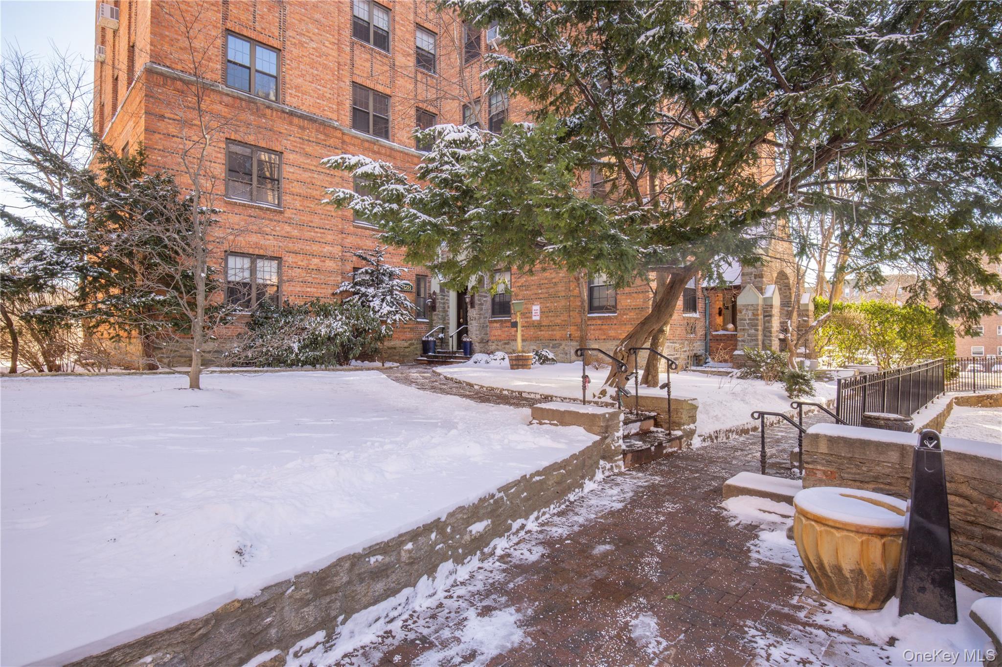 824 Bronx River Road Unit: 4B