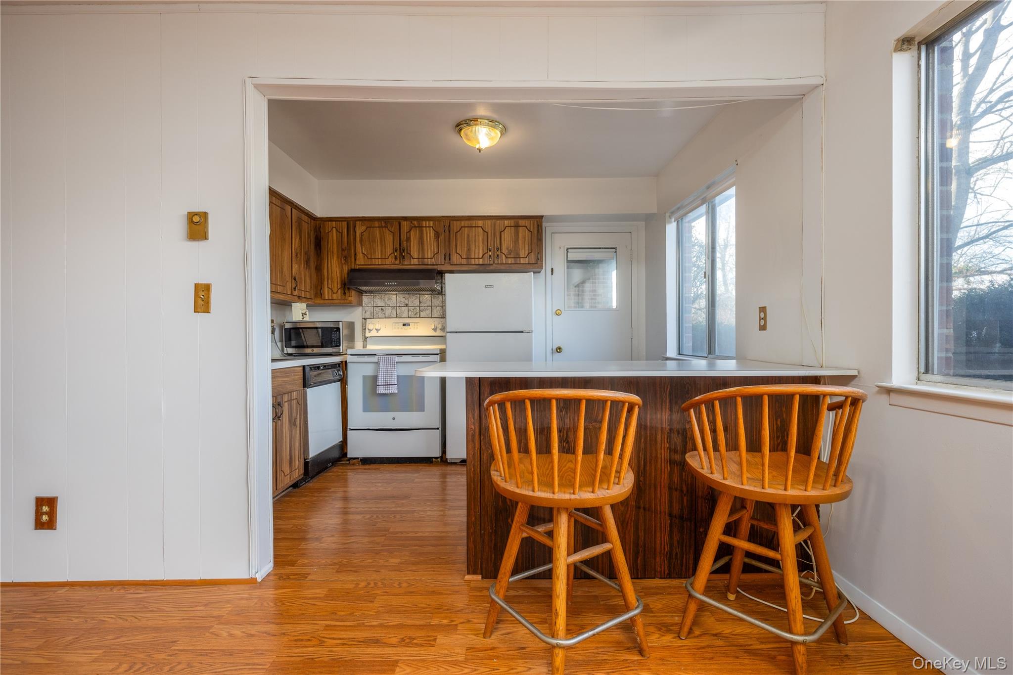 306 Old Country Road Unit: 306